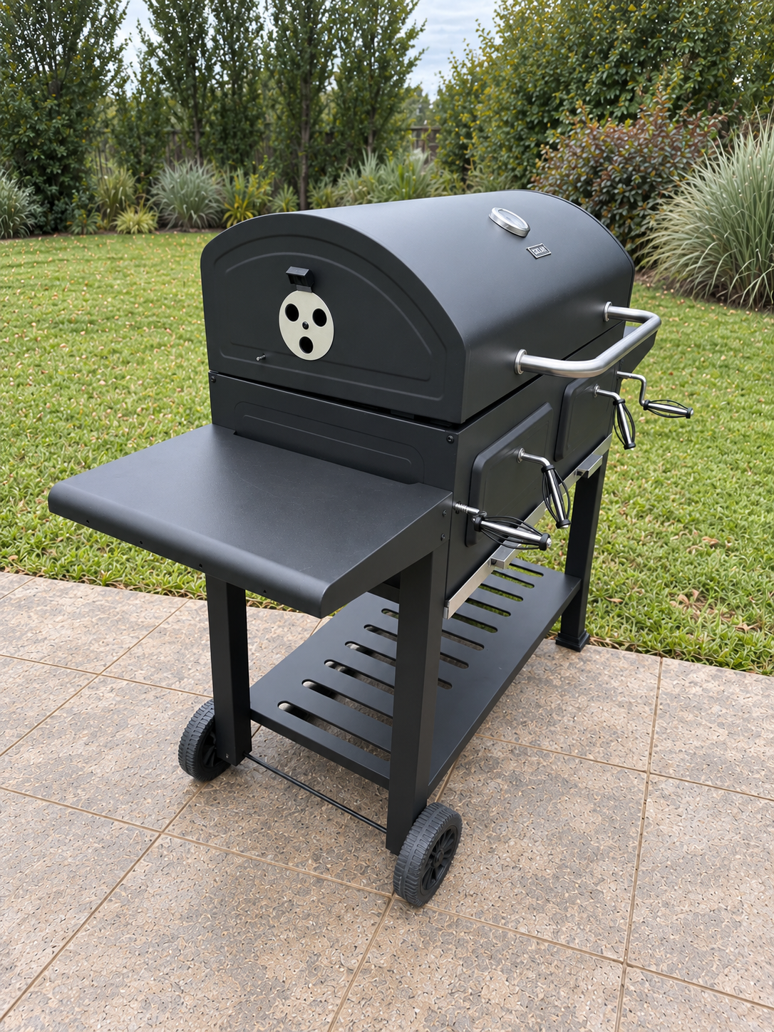 Parrilla Portatil A Carbon Ahumador Delhi Ruedas Termometro Color Negro